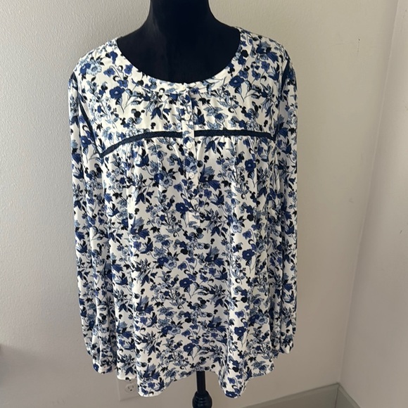 Talbots Tops - Talbots ivory blue floral print crochet trim‎ long sleeves top Sz 3X